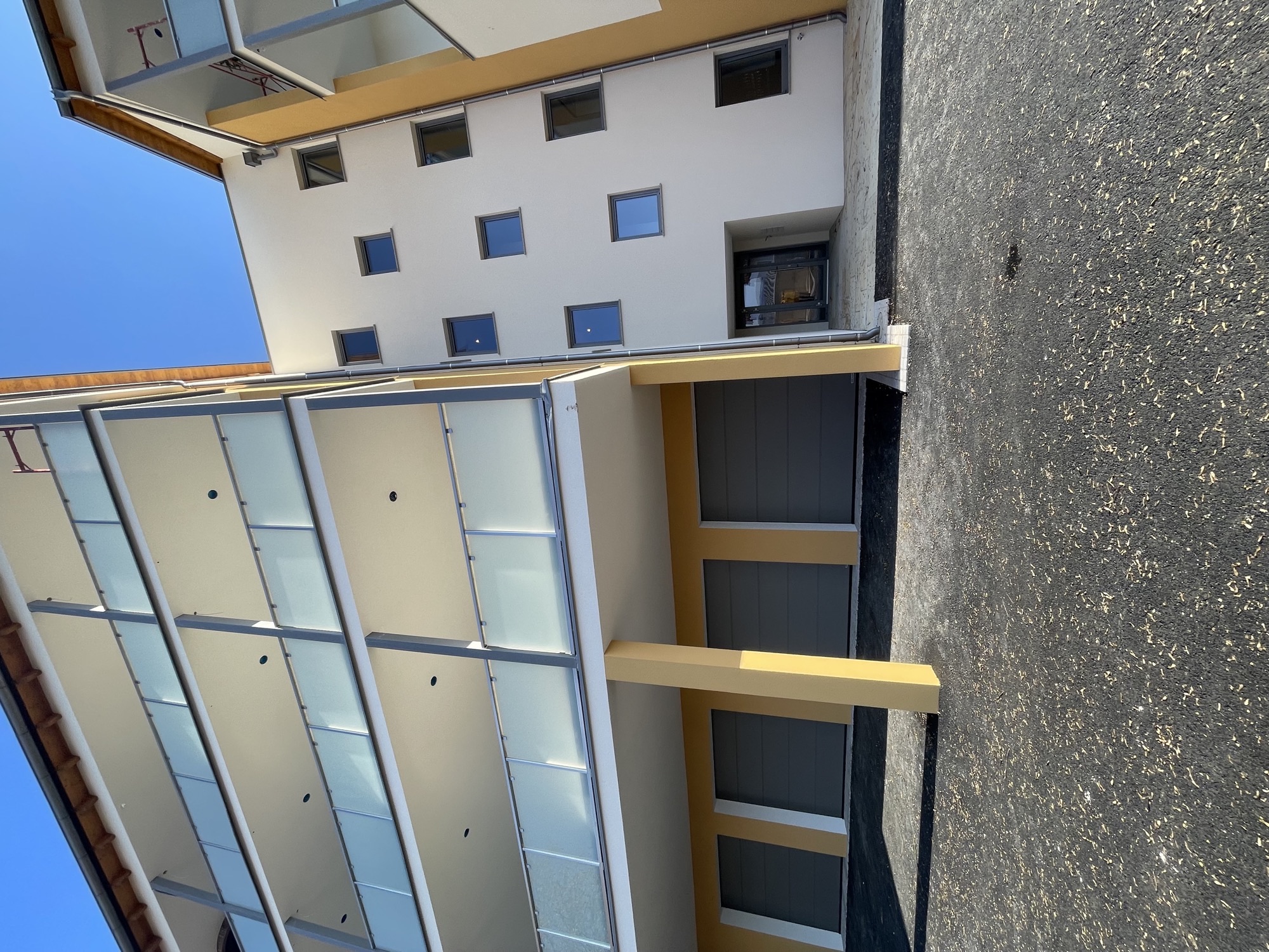 Terrasse mit Natursteinplatten